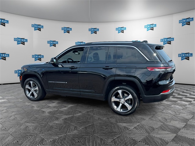 2023 Jeep Cherokee 4xe photo 2