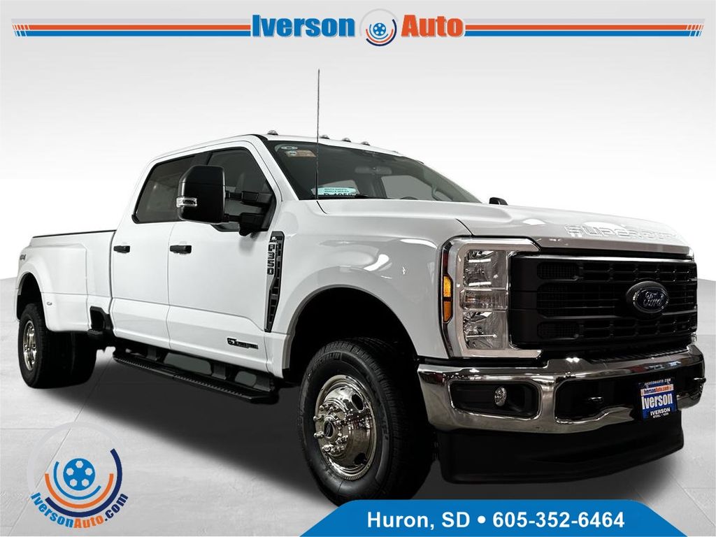 2026 Ford F-350 Super Duty XL's photo