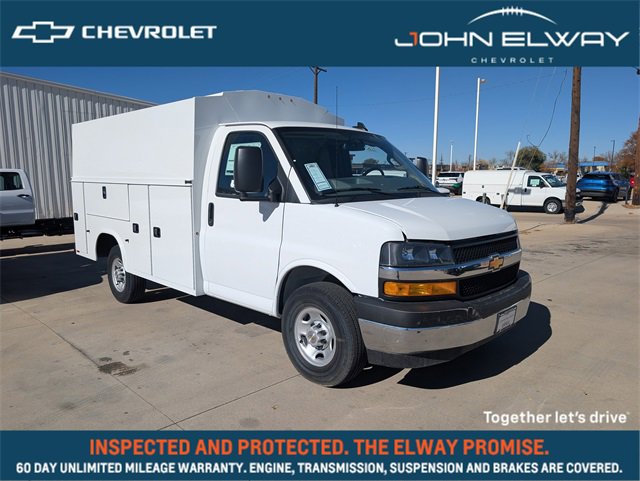 2025 Chevrolet Express Cutaway Base's photo