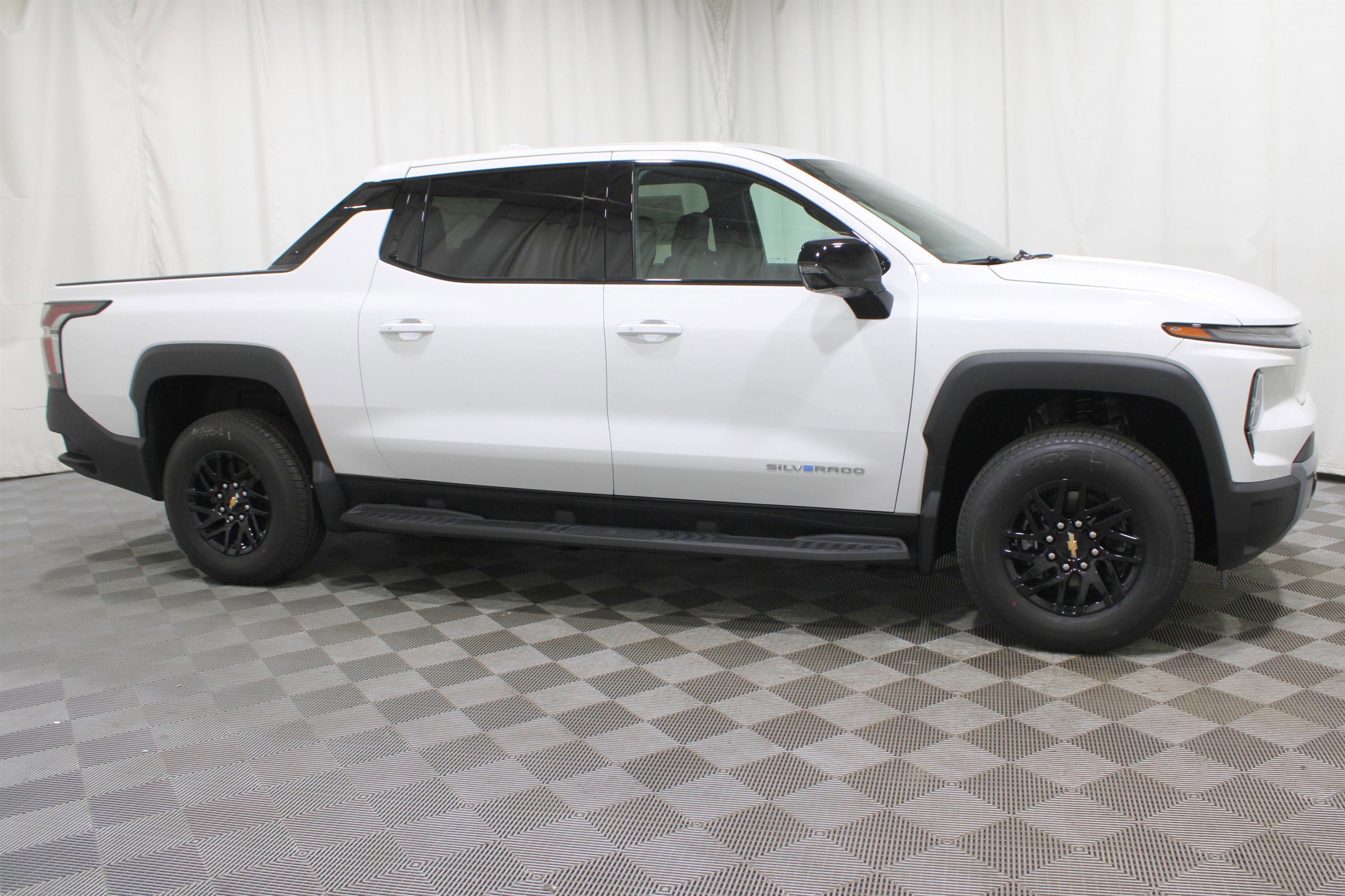 2025 Chevrolet Silverado EV LT photo 17
