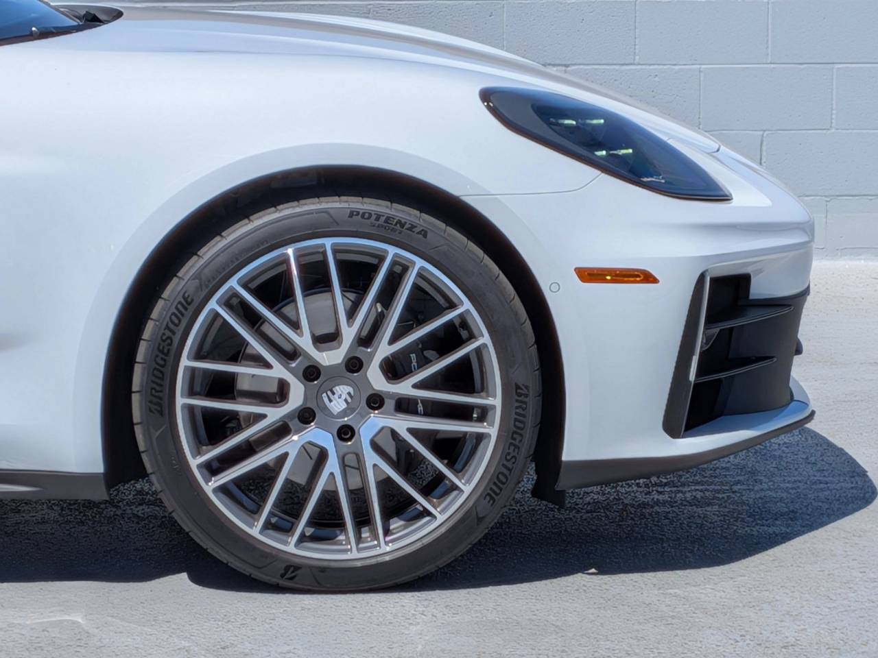 2025 Porsche Panamera Base photo 10