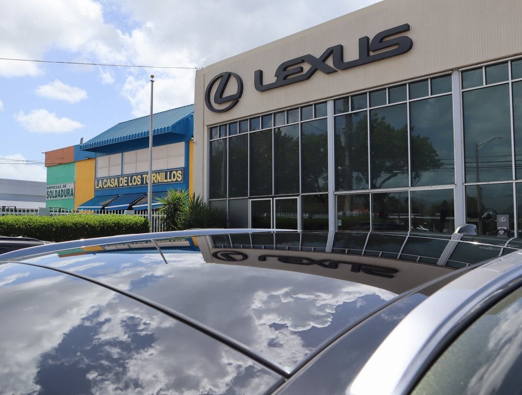 2025 Lexus RX 450h+ Luxury AWD photo 11