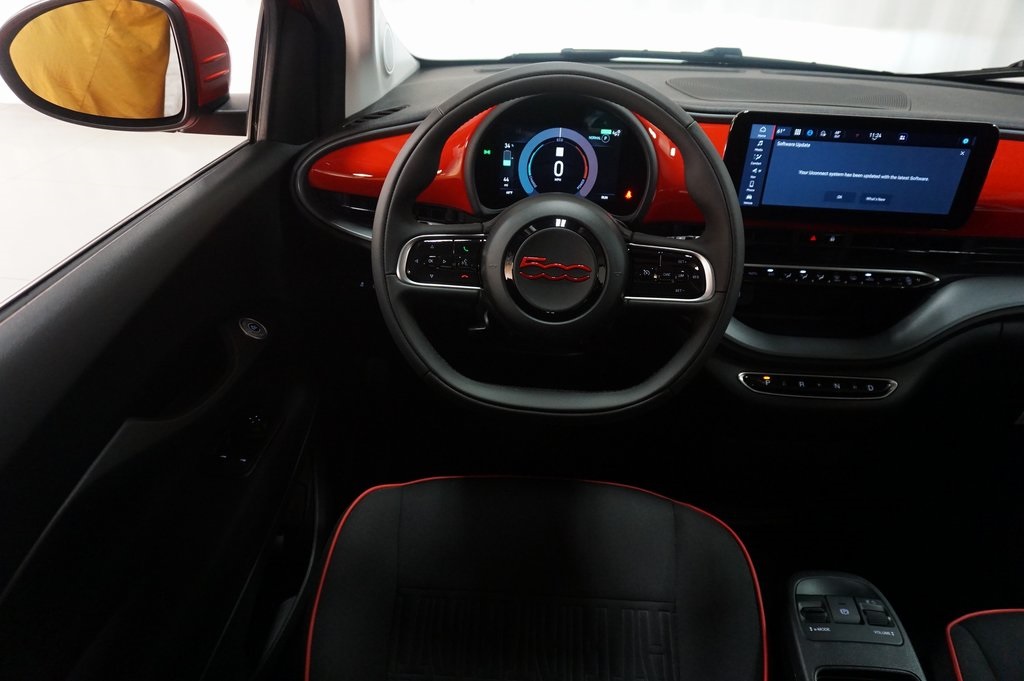 2024 Fiat 500e Red photo 12