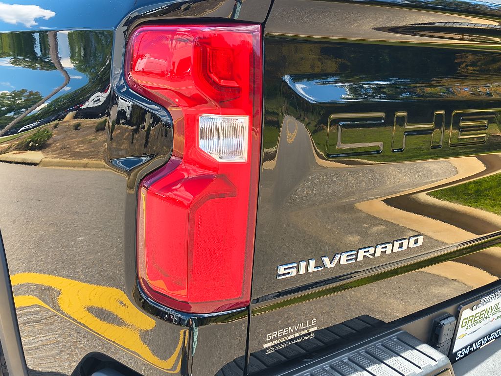 2023 Chevrolet Silverado 1500 ZR2 photo 4