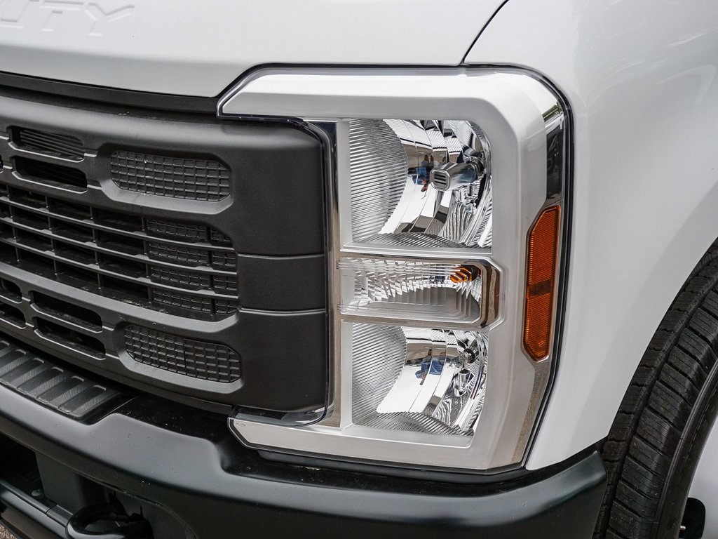 2025 Ford F-350 photo 5