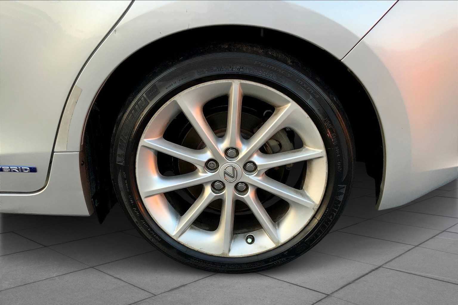 2013 Lexus CT 200h photo 10