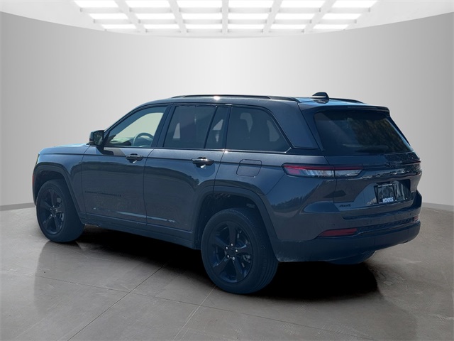 2023 Jeep Grand Cherokee Altitude photo 4