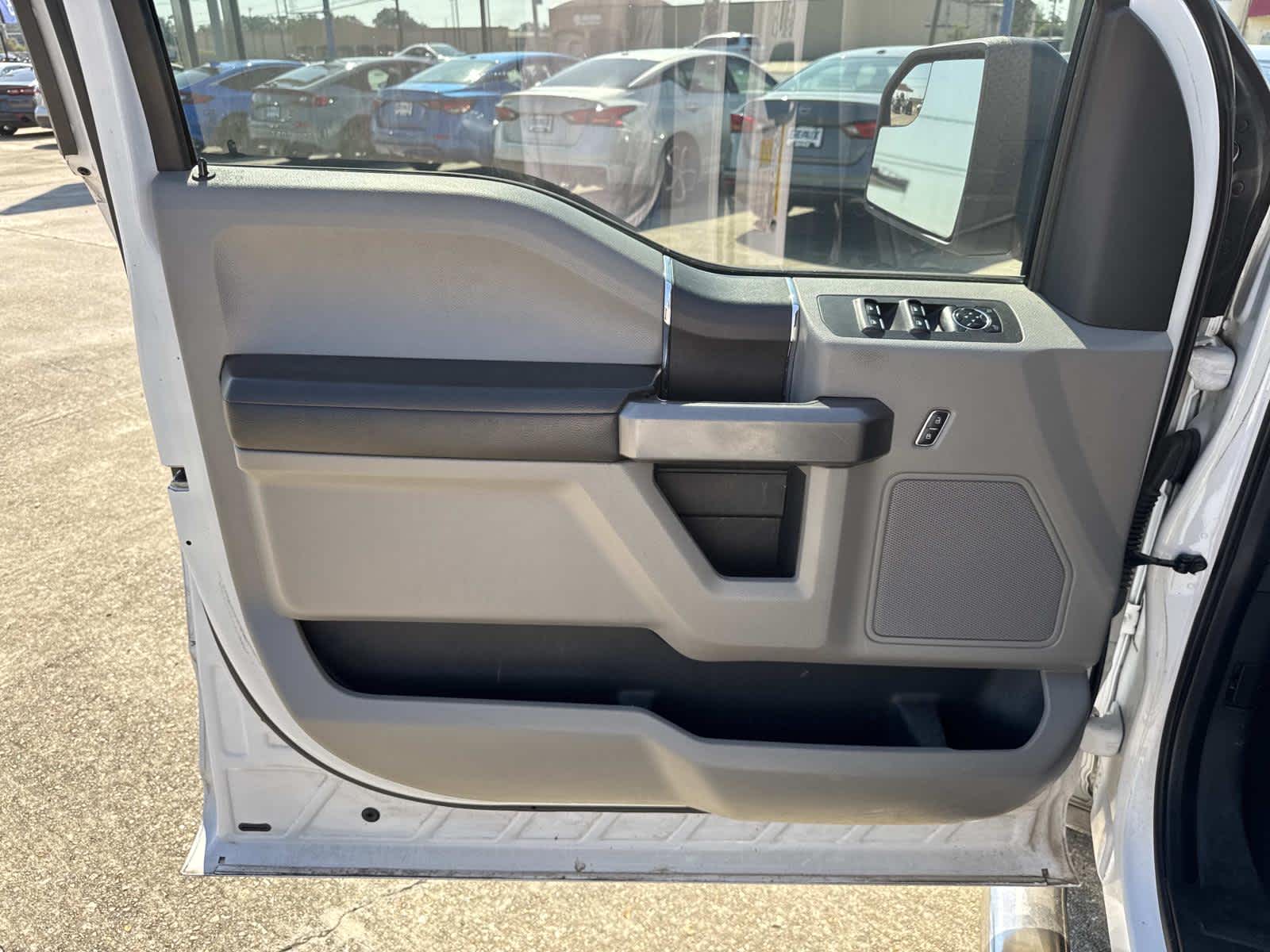 2015 Ford F-150 XLT photo 34