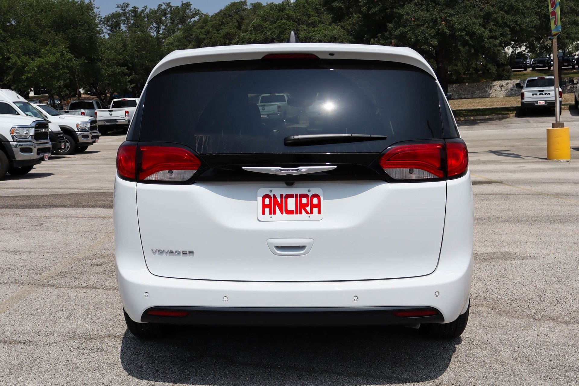 2025 Chrysler Voyager LX photo 7