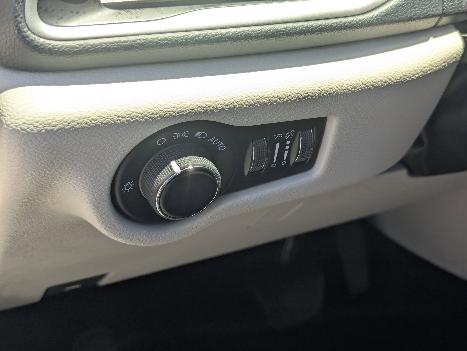 2021 Chrysler Voyager LXi photo 18