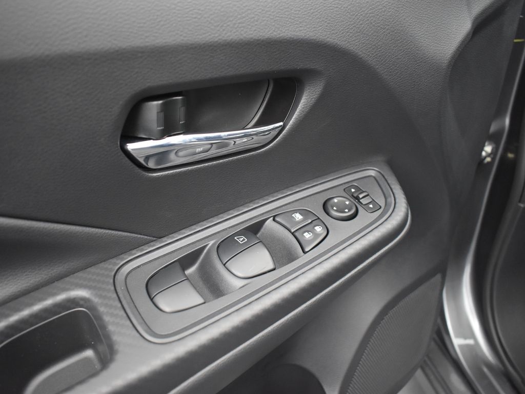 2025 Nissan Versa 1.6 SV photo 25