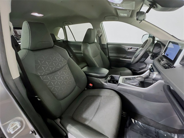 2024 Toyota RAV4 XLE photo 17