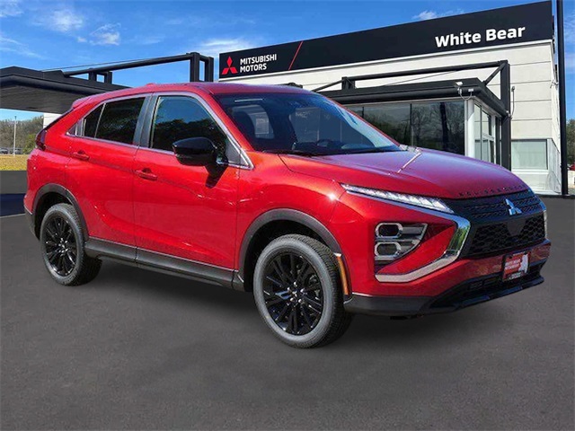 2025 Mitsubishi Eclipse Cross LE's photo