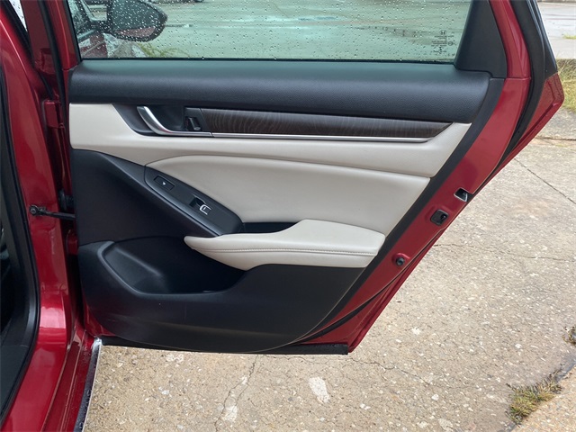 2019 Honda Accord Hybrid Touring photo 12