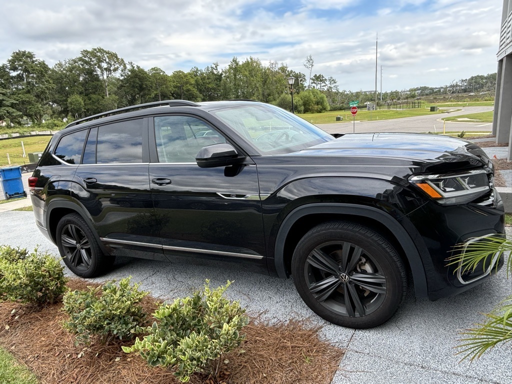 2021 Volkswagen Atlas V6 SE Technology R-Line photo 2