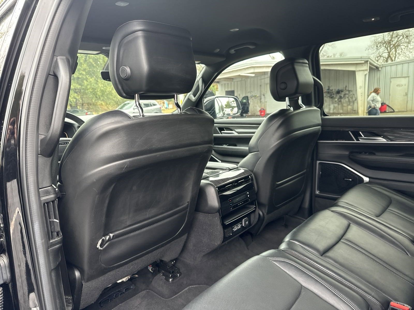 2022 Jeep Wagoneer Series III photo 23