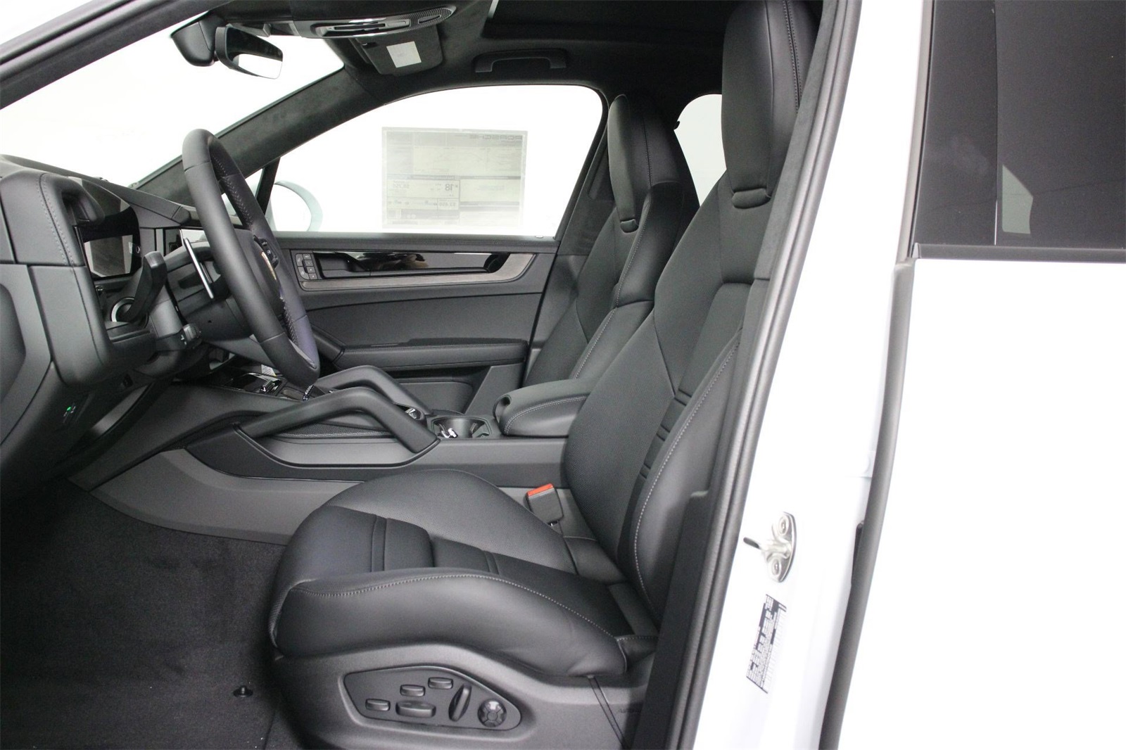 2026 Porsche Cayenne GTS photo 5