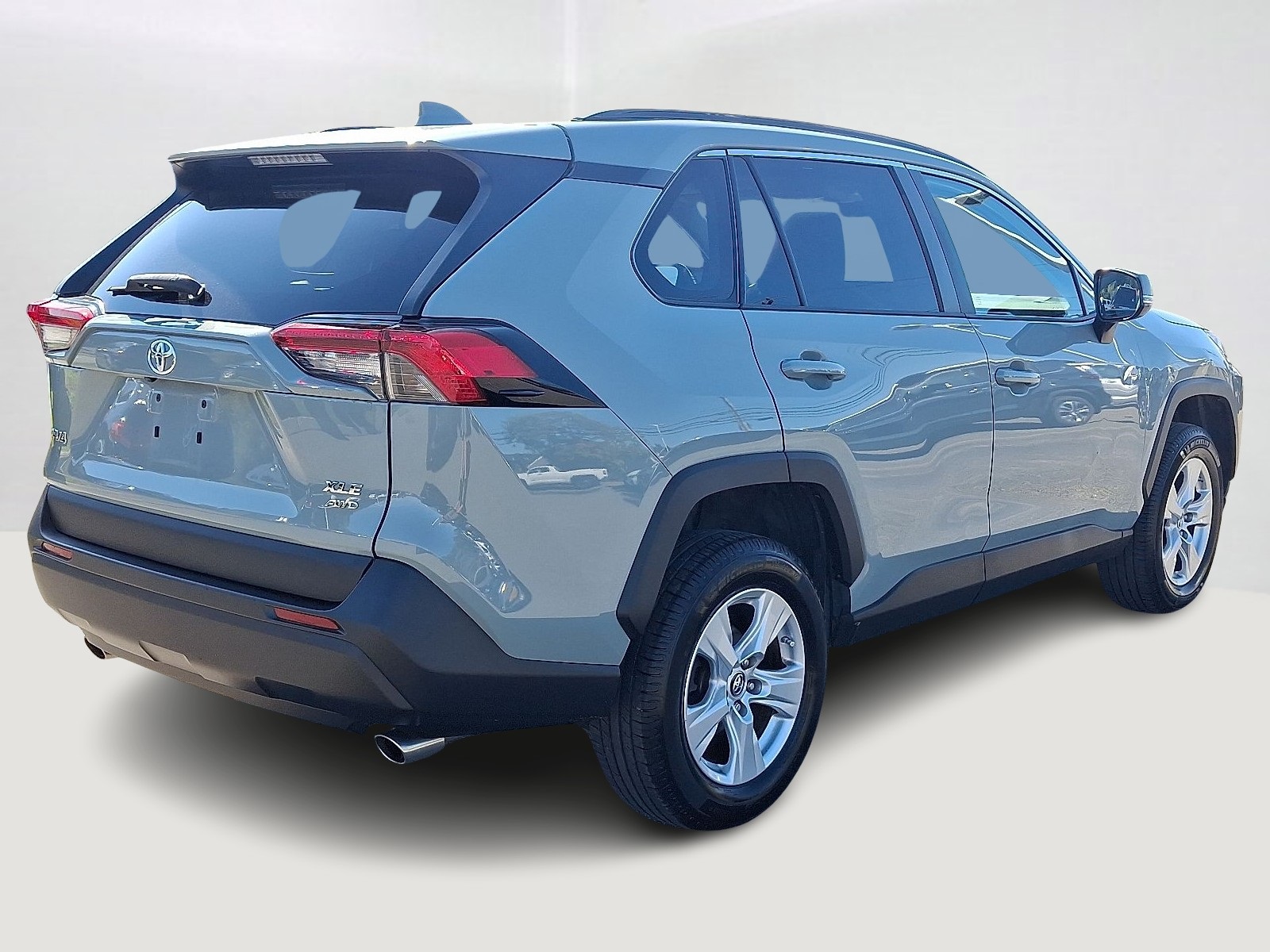 2019 Toyota RAV4 XLE photo 2