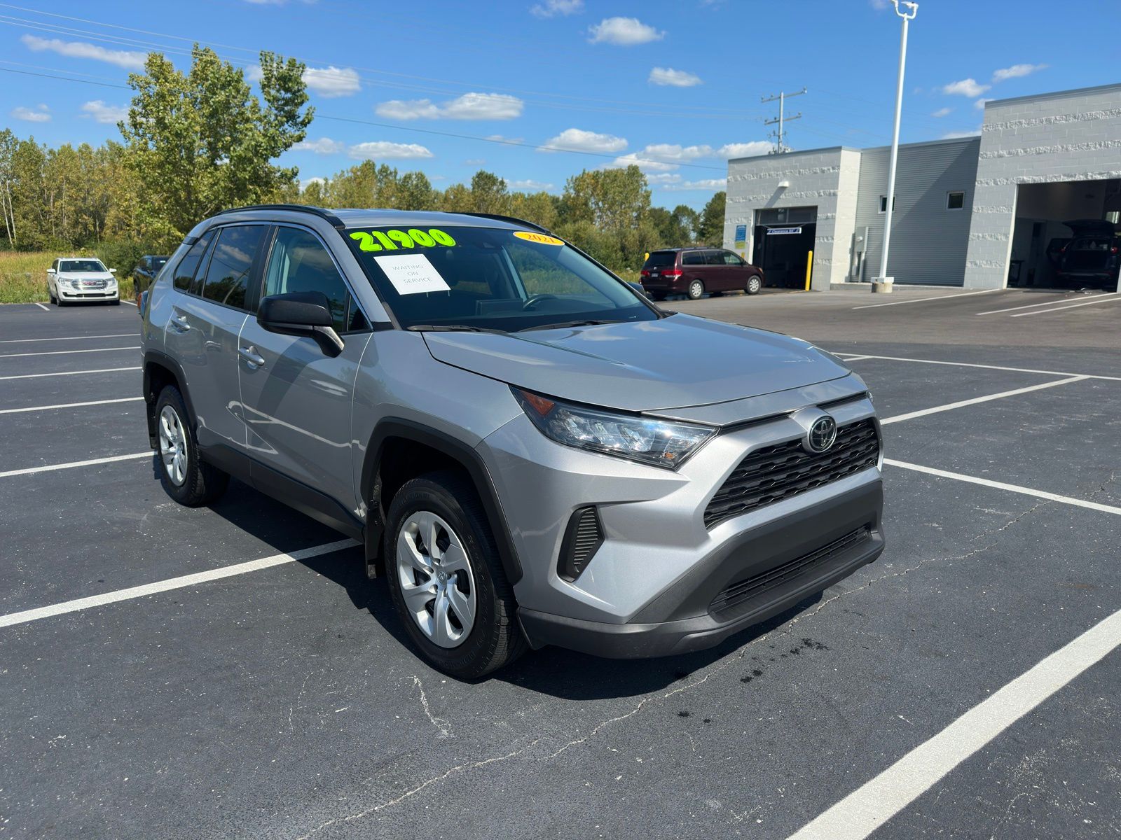 2021 Toyota RAV4 LE photo 4