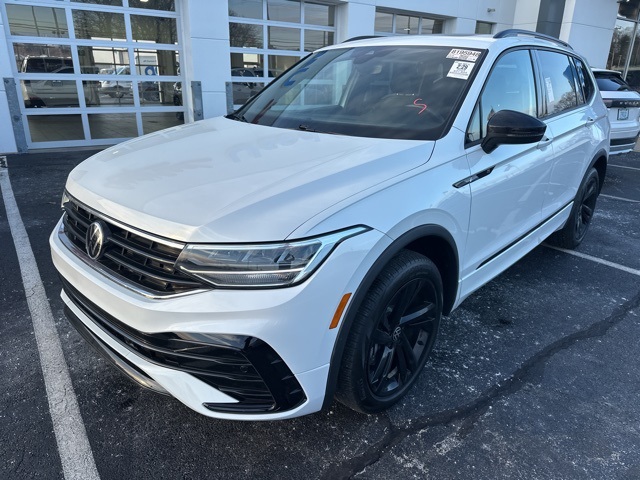 2023 Volkswagen Tiguan SE R-Line Black photo 2