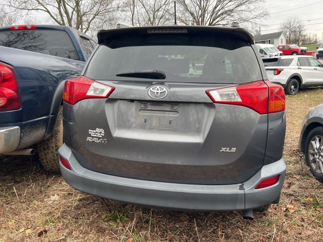 2015 Toyota RAV4 XLE photo 3