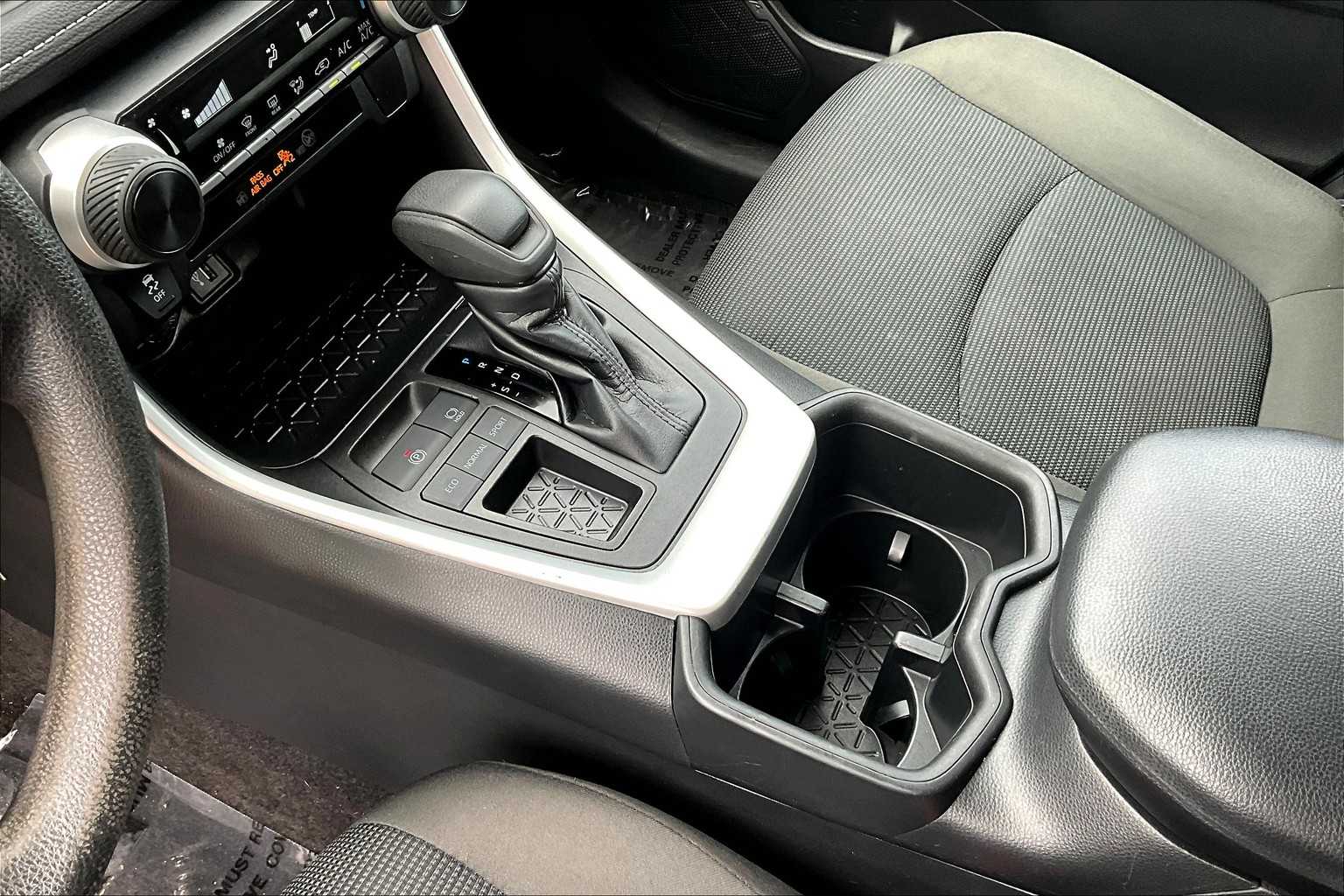 2023 Toyota RAV4 LE photo 16