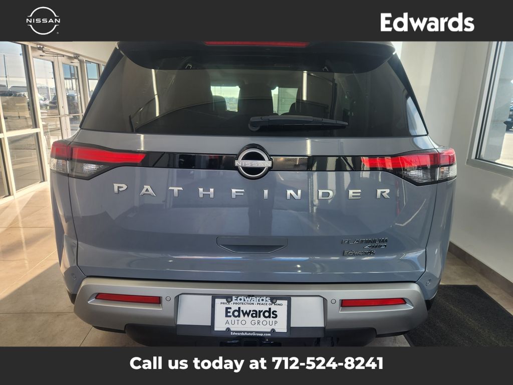 2023 Nissan Pathfinder Platinum photo 7