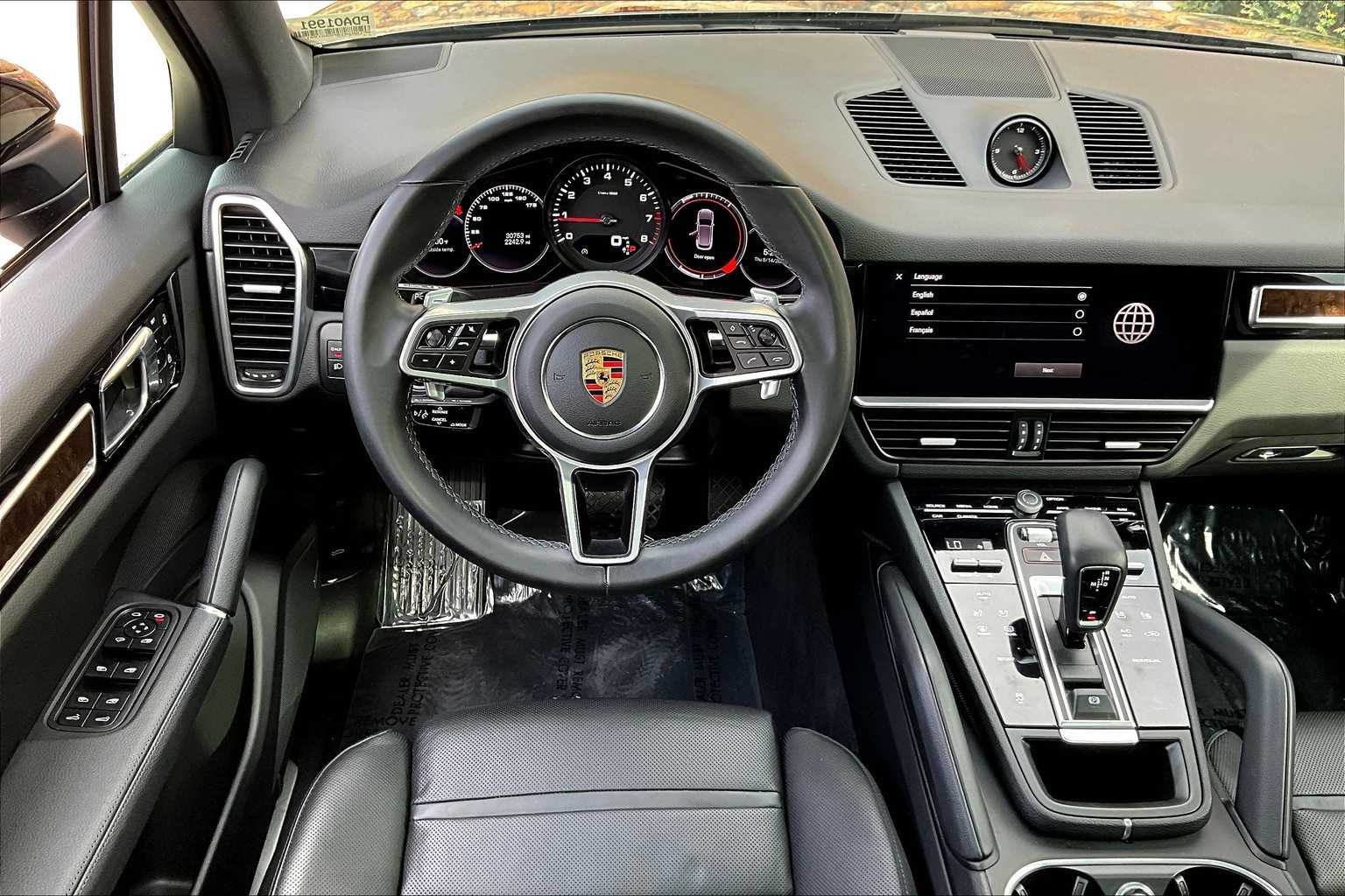 2023 Porsche Cayenne Turbo photo 12