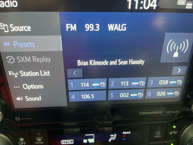 2021 Toyota Highlander XLE photo 14