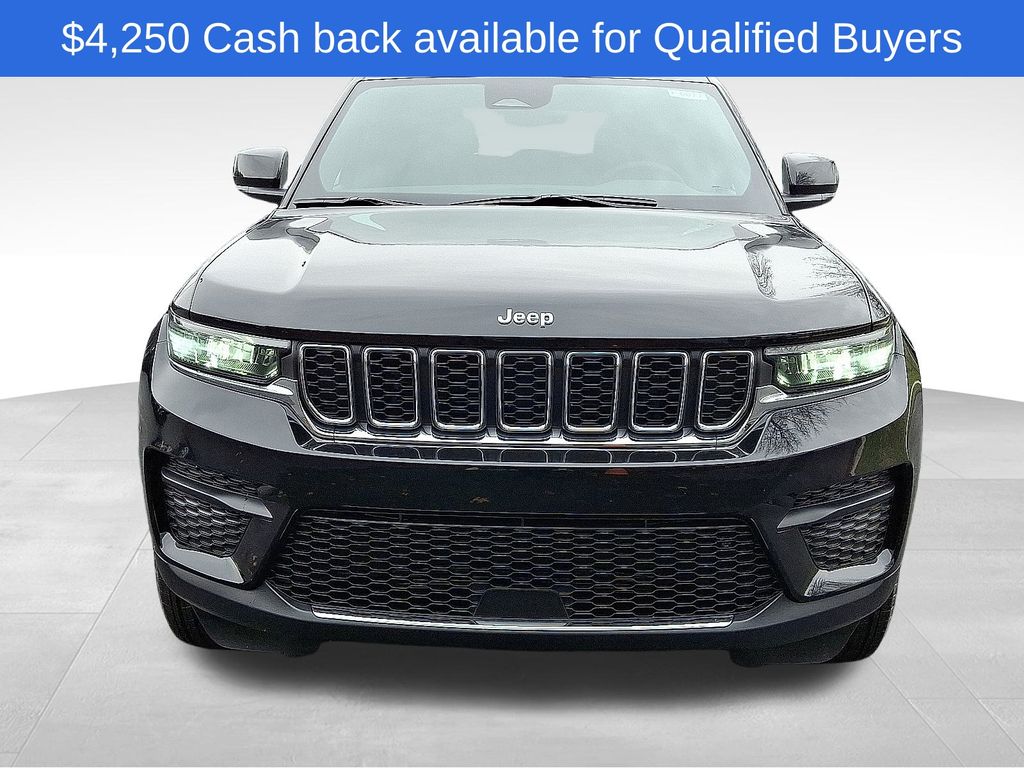 2025 Jeep Grand Cherokee Laredo photo 2