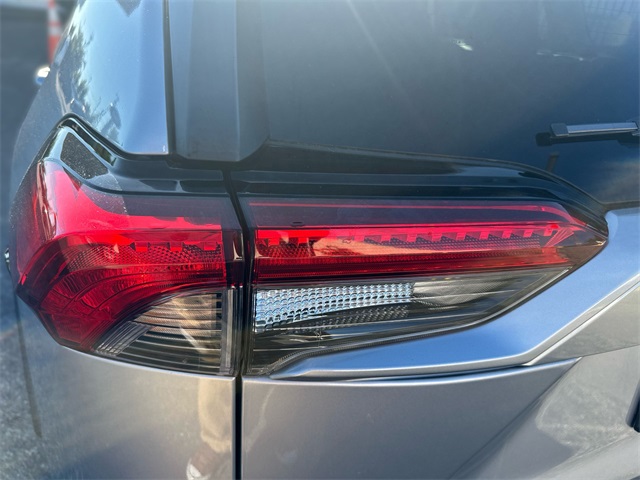 2021 Toyota RAV4 XLE photo 26