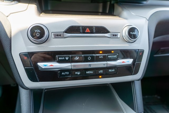 2023 Ford Explorer XLT photo 23