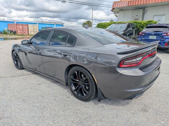 2016 Dodge Charger R/T photo 4