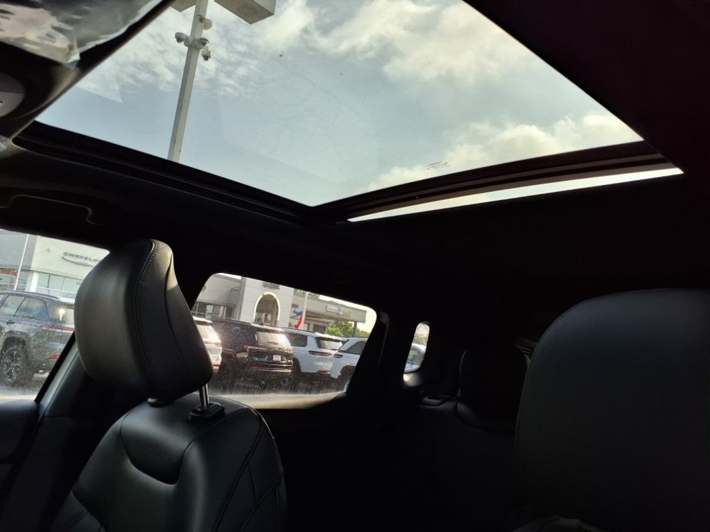 2025 Jeep Compass Limited photo 10