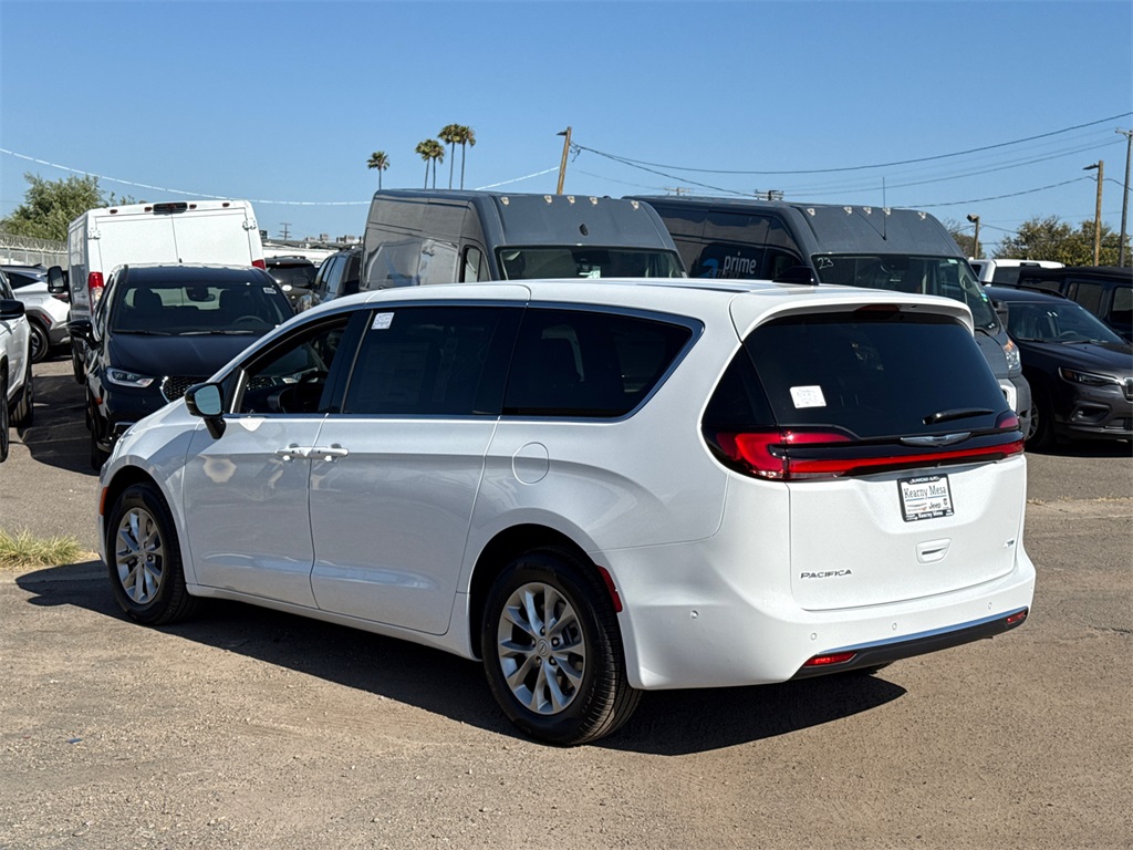2025 Chrysler Pacifica photo 9