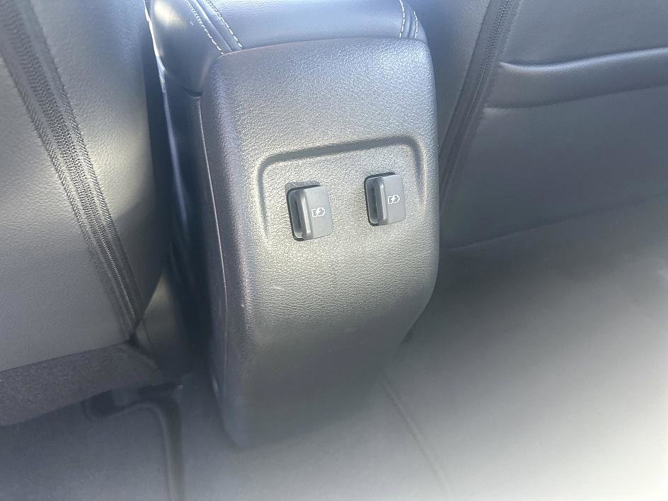 2023 Nissan Kicks SR photo 15