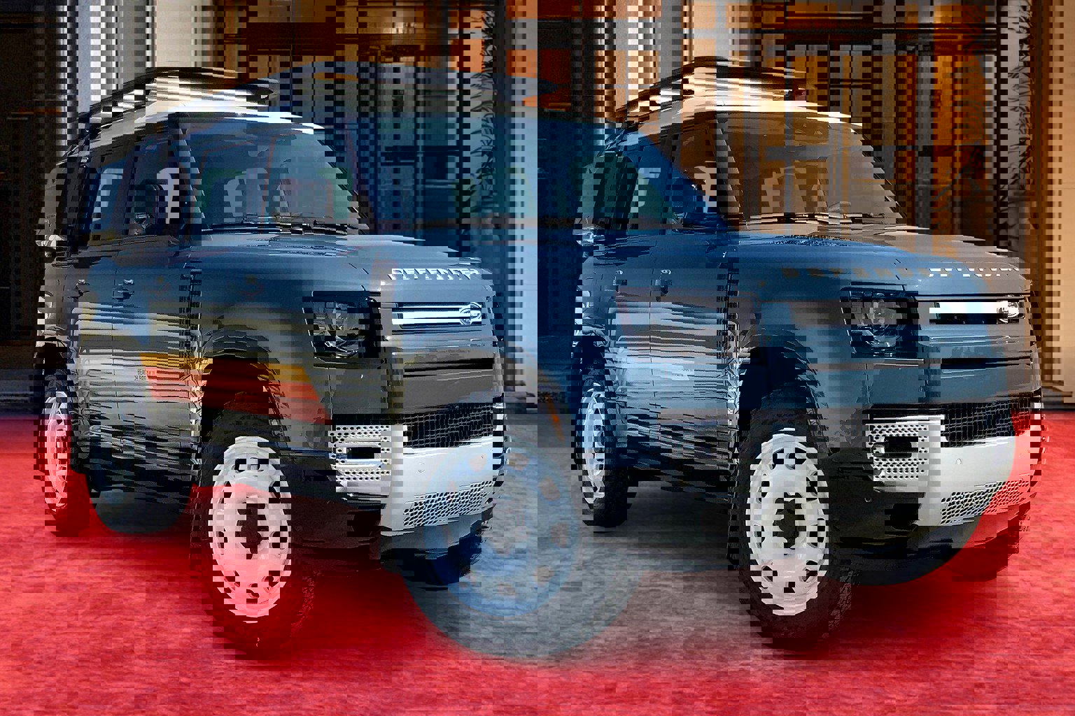 2025 Land Rover Defender 110 S photo 5