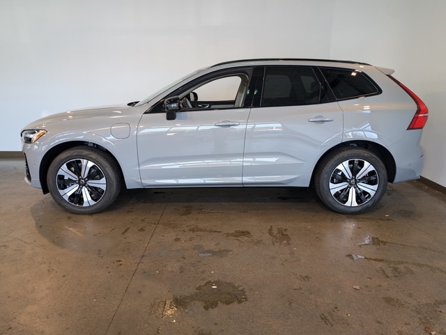 2025 Volvo XC60 Recharge Plus photo 3