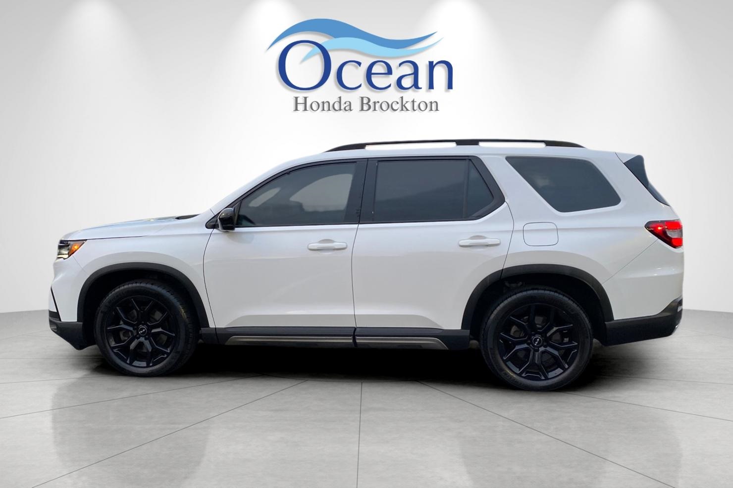 2025 Honda Pilot Black Edition photo 5
