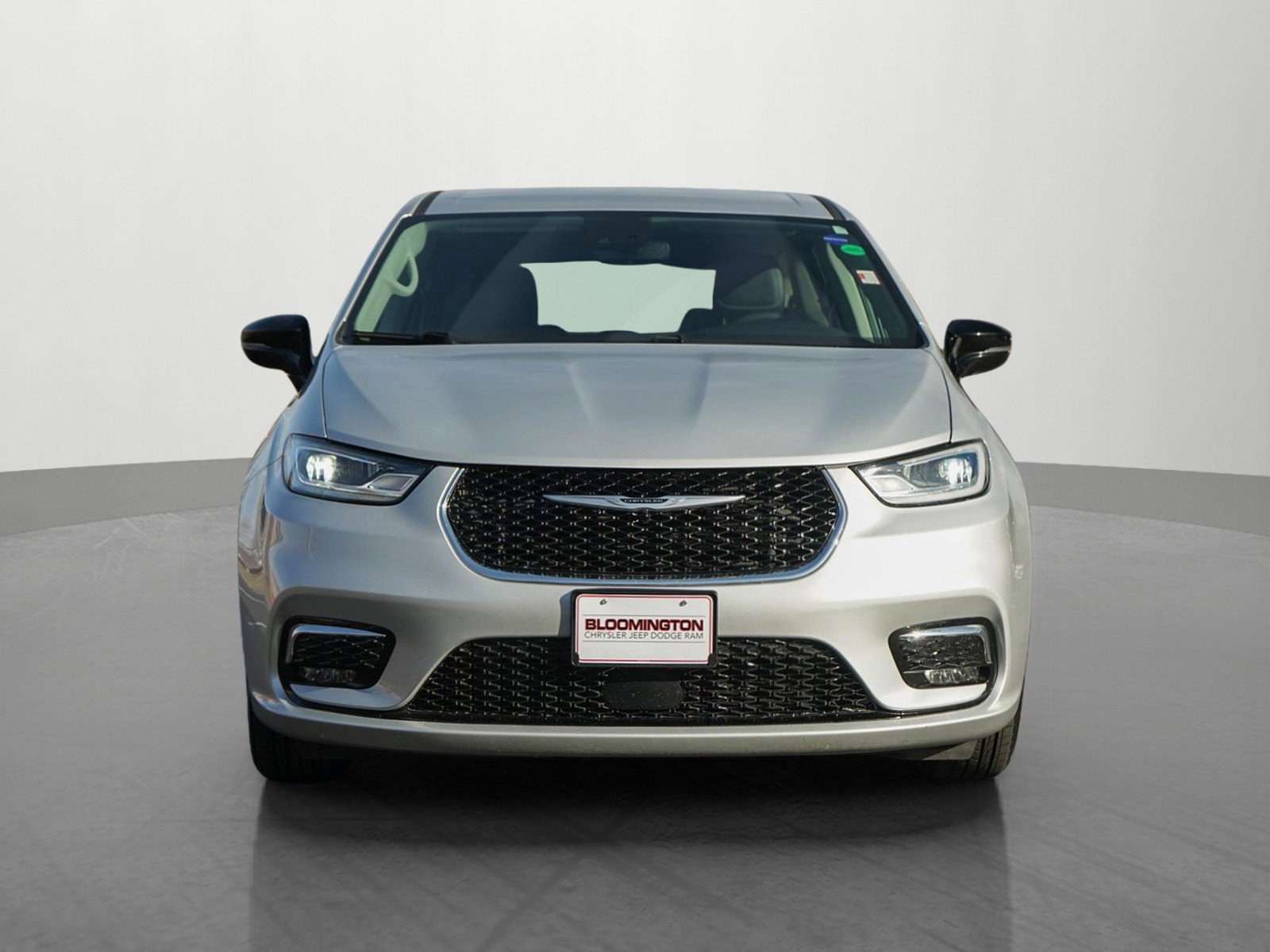 Used 2024 Chrysler Pacifica Touring L with VIN 2C4RC1BG2RR148460 for sale in Minneapolis, Minnesota