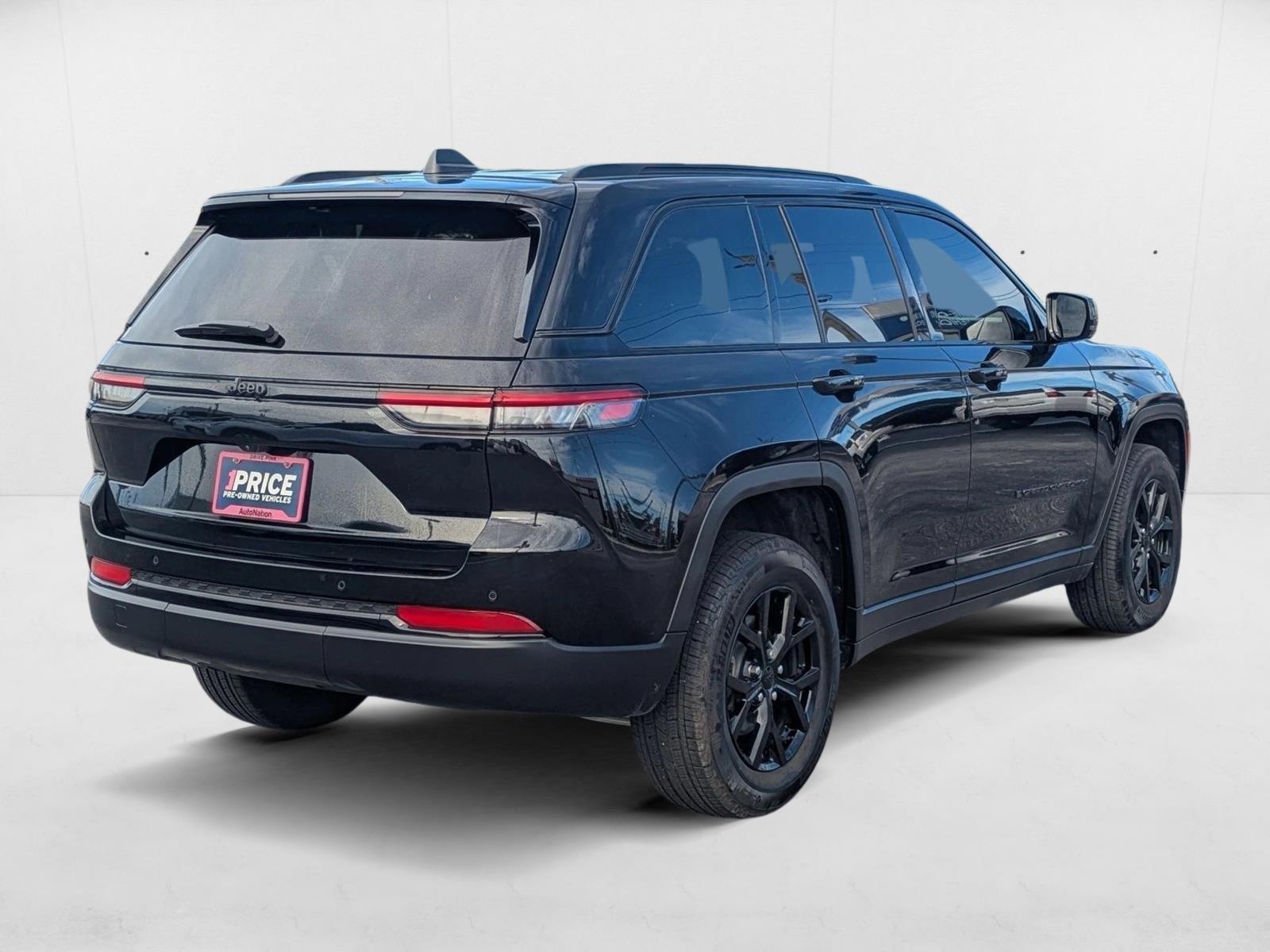 2024 Jeep Grand Cherokee Altitude photo 2