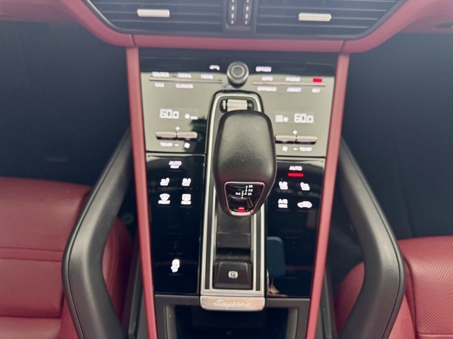2022 Porsche Cayenne Platinum Edition photo 16