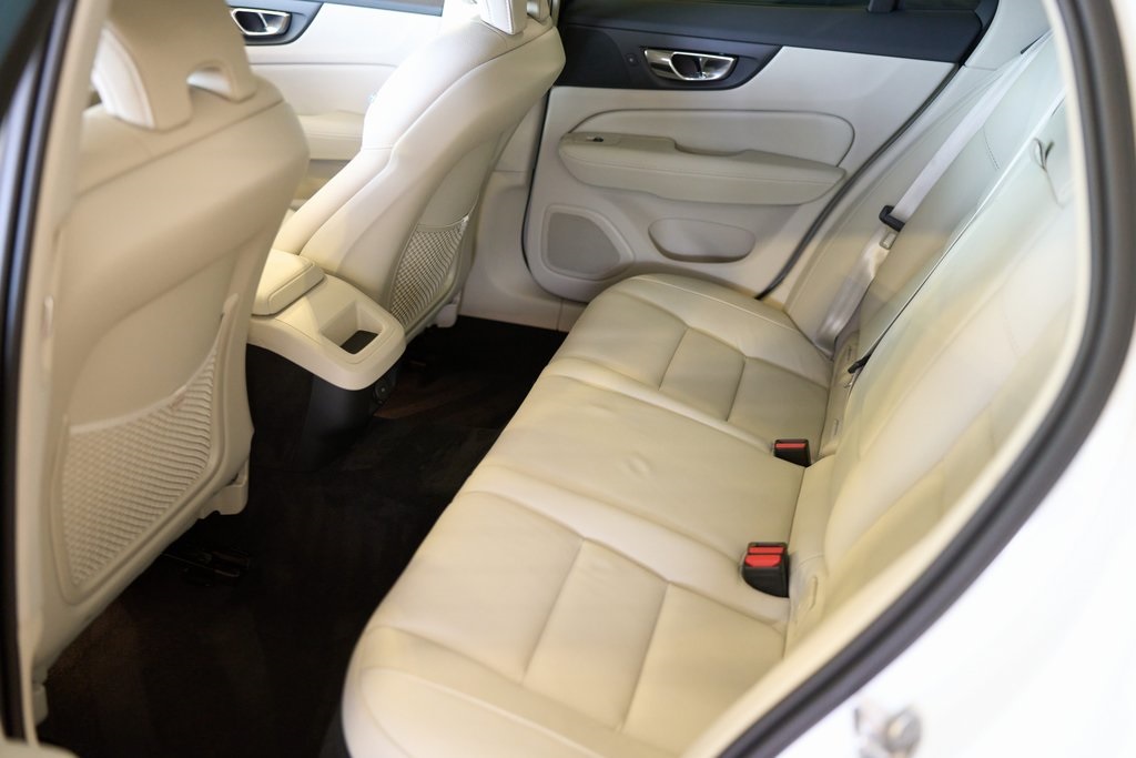 2025 VOLVO V60CC - Image 14