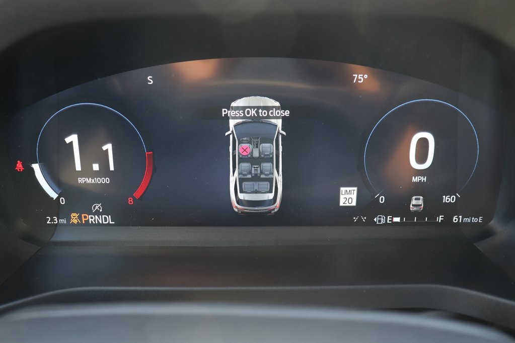 2025 Ford Explorer photo 3