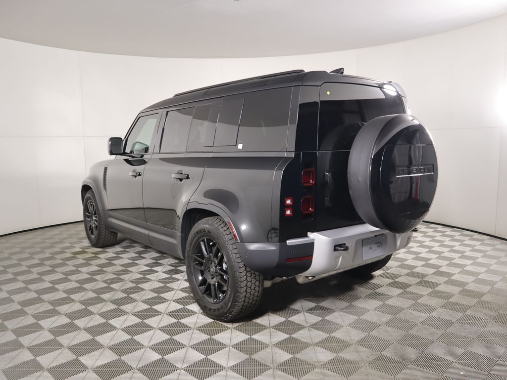 2025 Land Rover Defender 110 S photo 7
