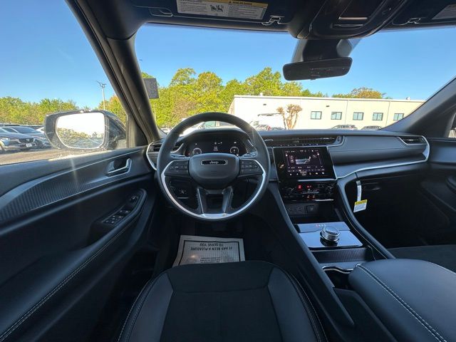 2025 Jeep Grand Cherokee Altitude X photo 13