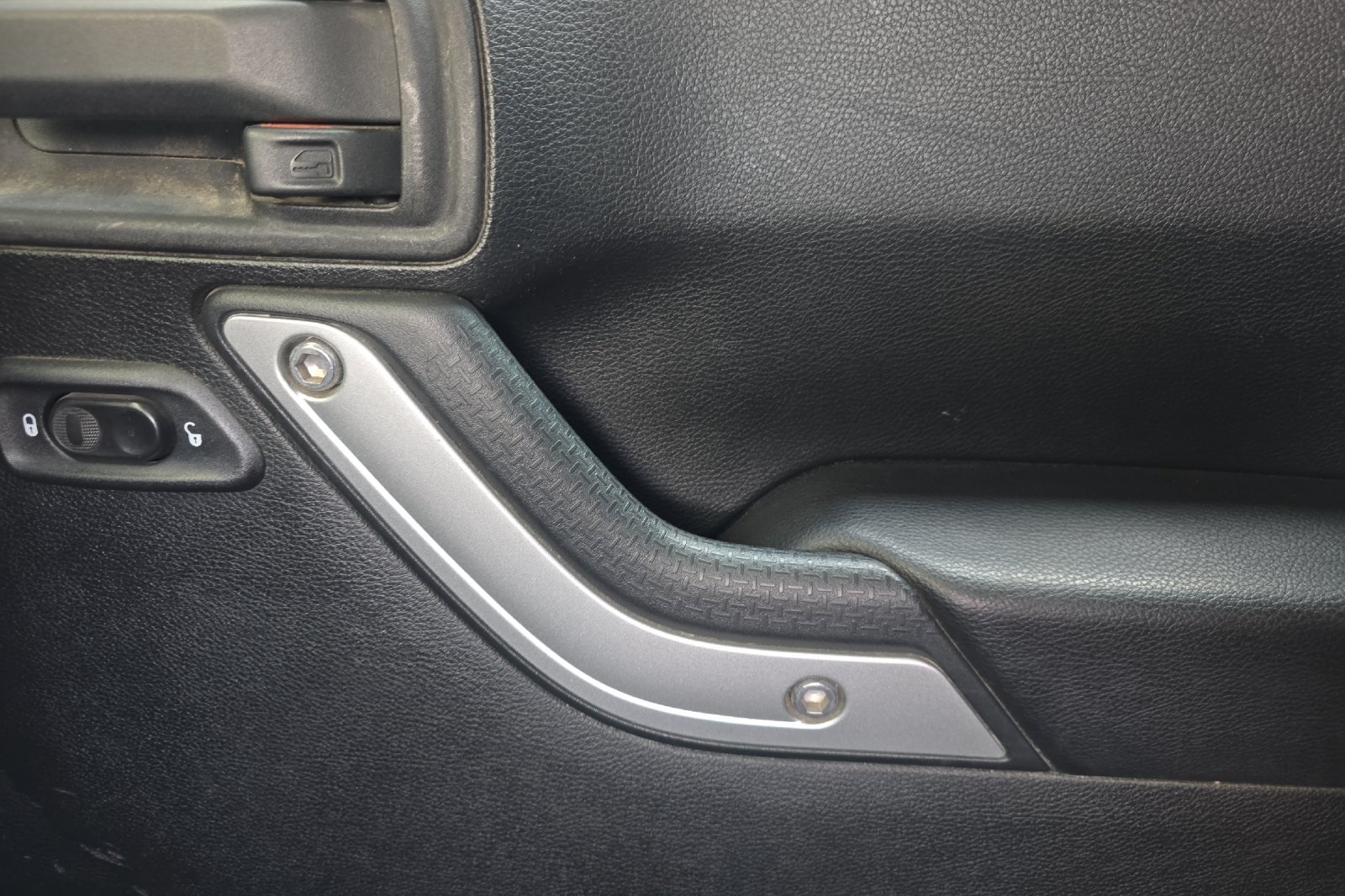 2013 Jeep Wrangler Sahara photo 19