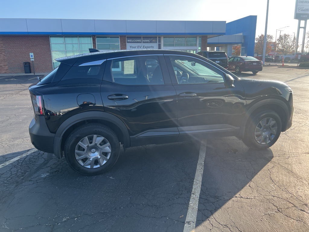 2025 Nissan Kicks S photo 4