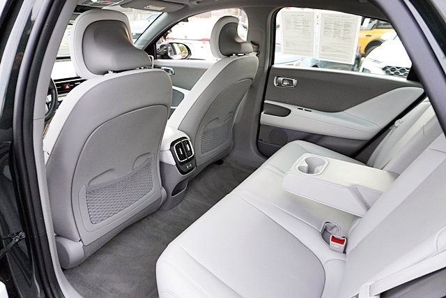 Used 2023 Green Hyundai SEL image 15