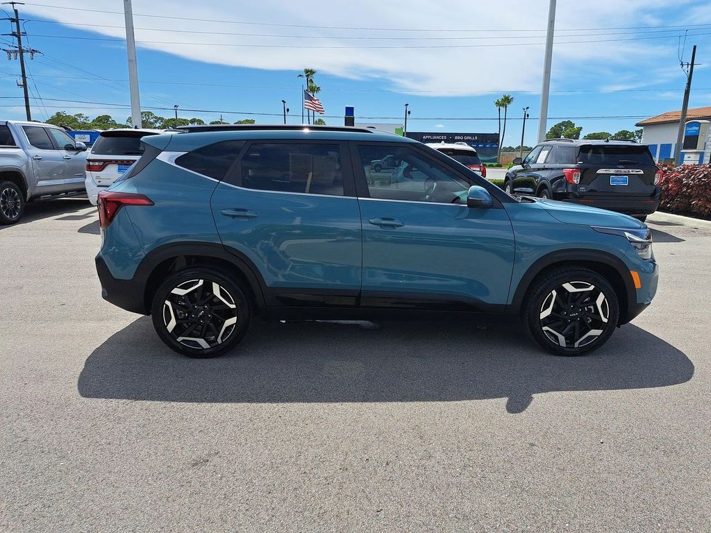 2025 Kia Seltos SX photo 3